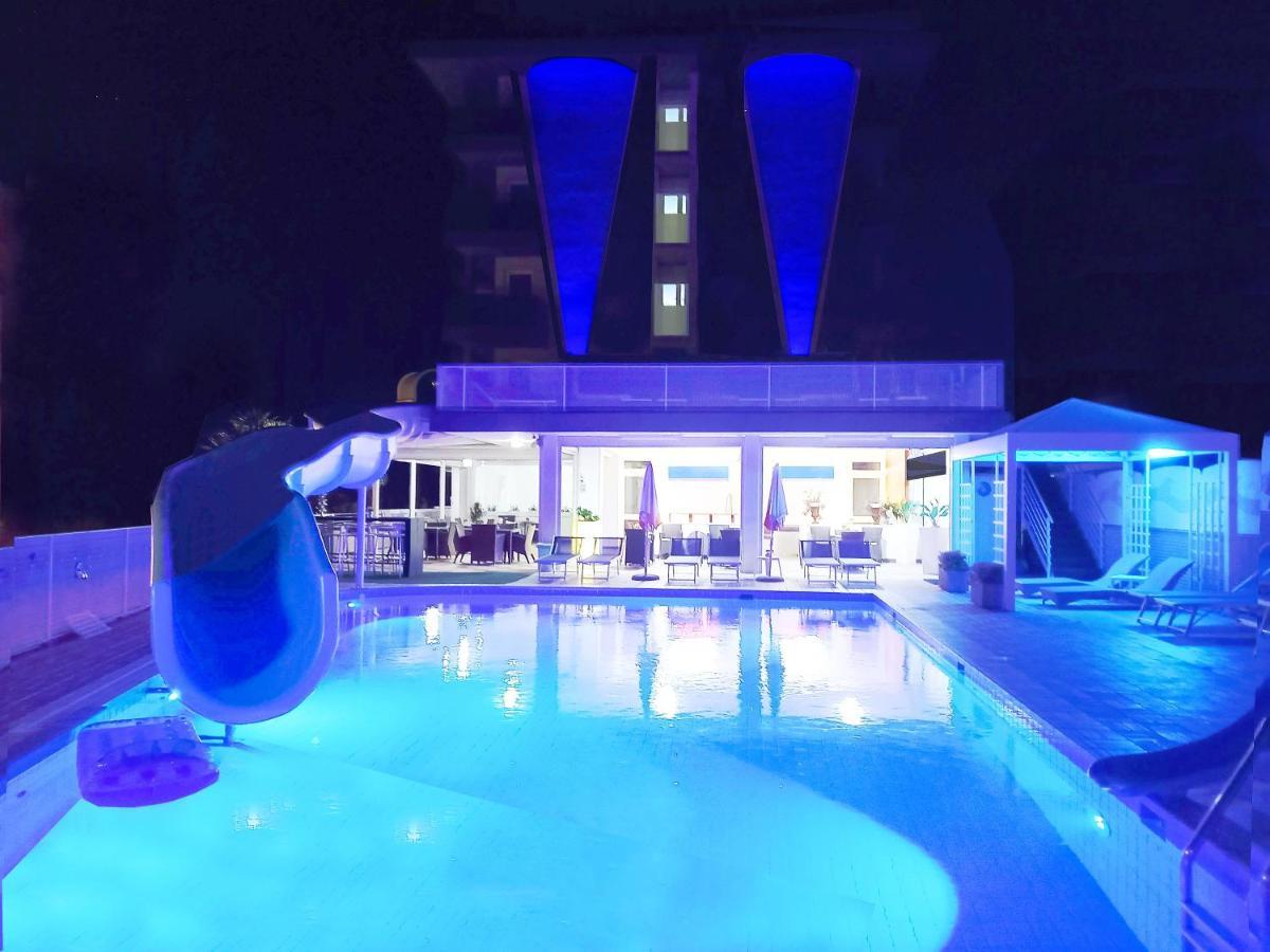 Hotel Alexander 비비오네 외부 사진